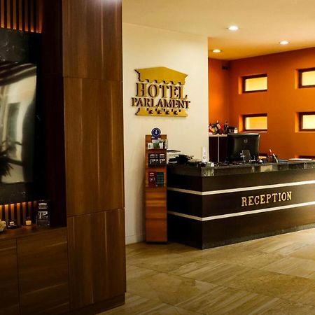 Hotel Parlament Pristina Eksteriør billede