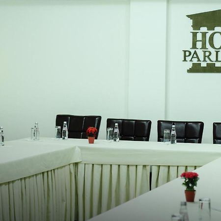 Hotel Parlament Pristina Eksteriør billede