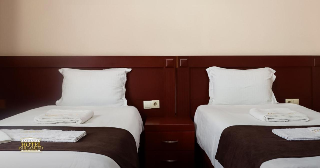 Hotel Parlament Pristina Eksteriør billede