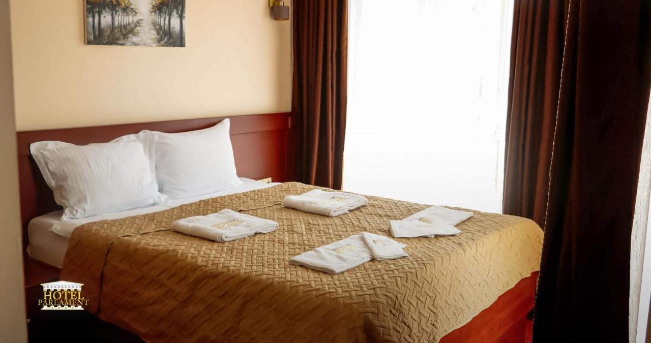 Hotel Parlament Pristina Eksteriør billede