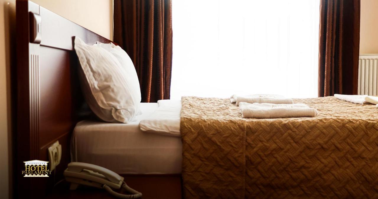 Hotel Parlament Pristina Eksteriør billede