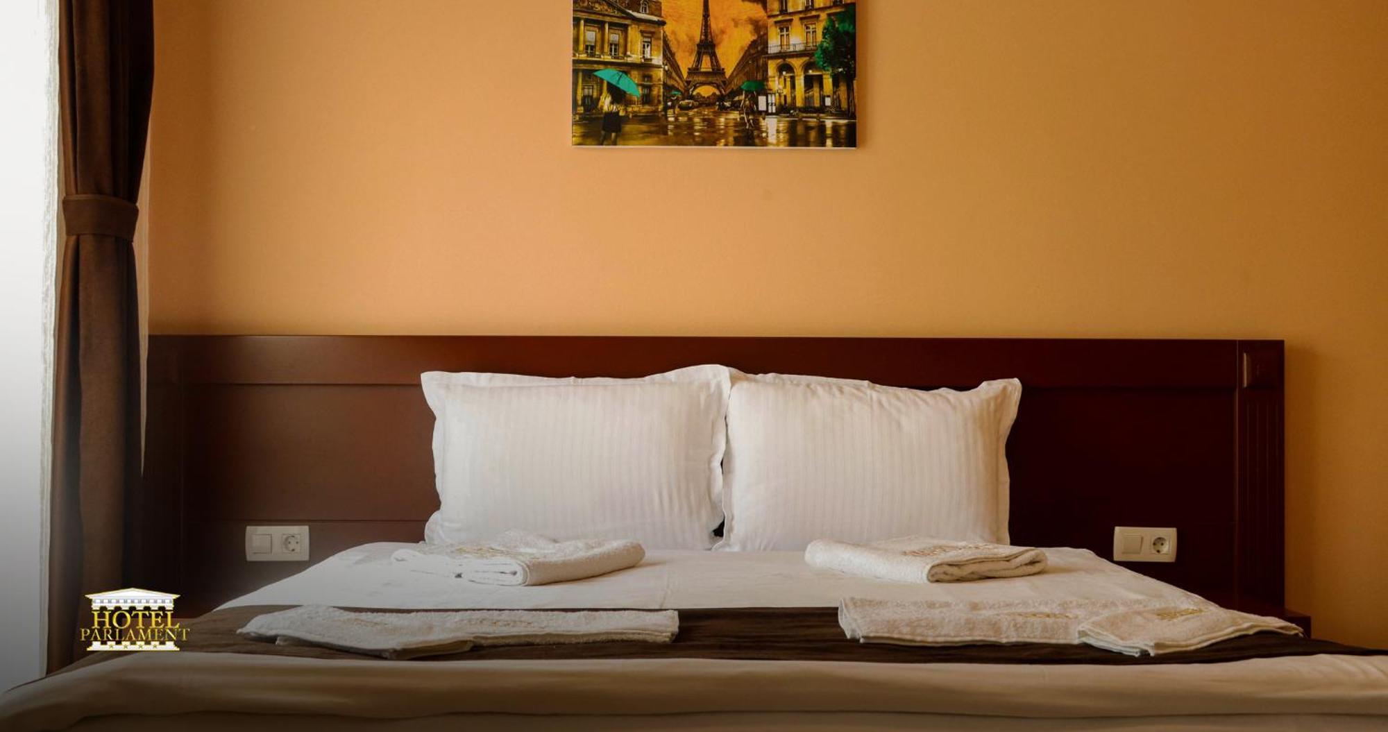 Hotel Parlament Pristina Eksteriør billede