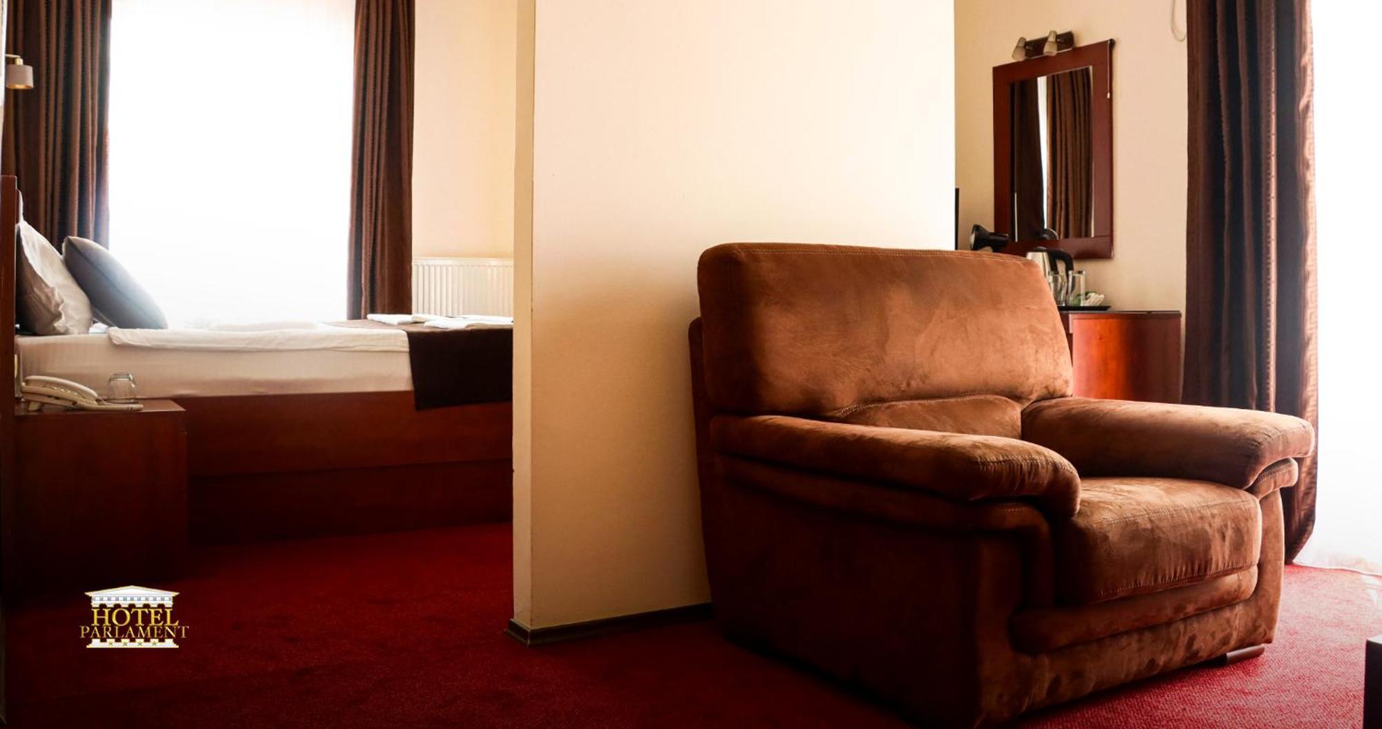 Hotel Parlament Pristina Eksteriør billede