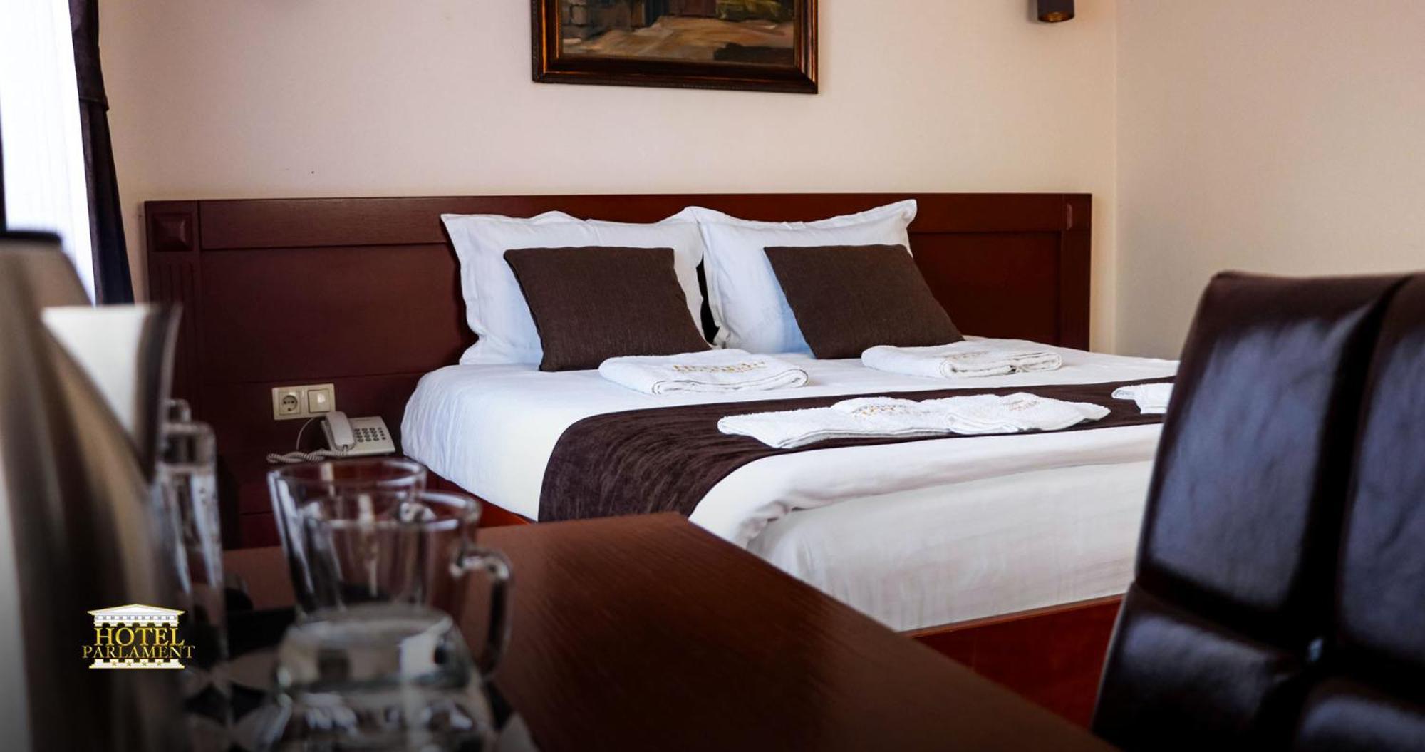 Hotel Parlament Pristina Eksteriør billede