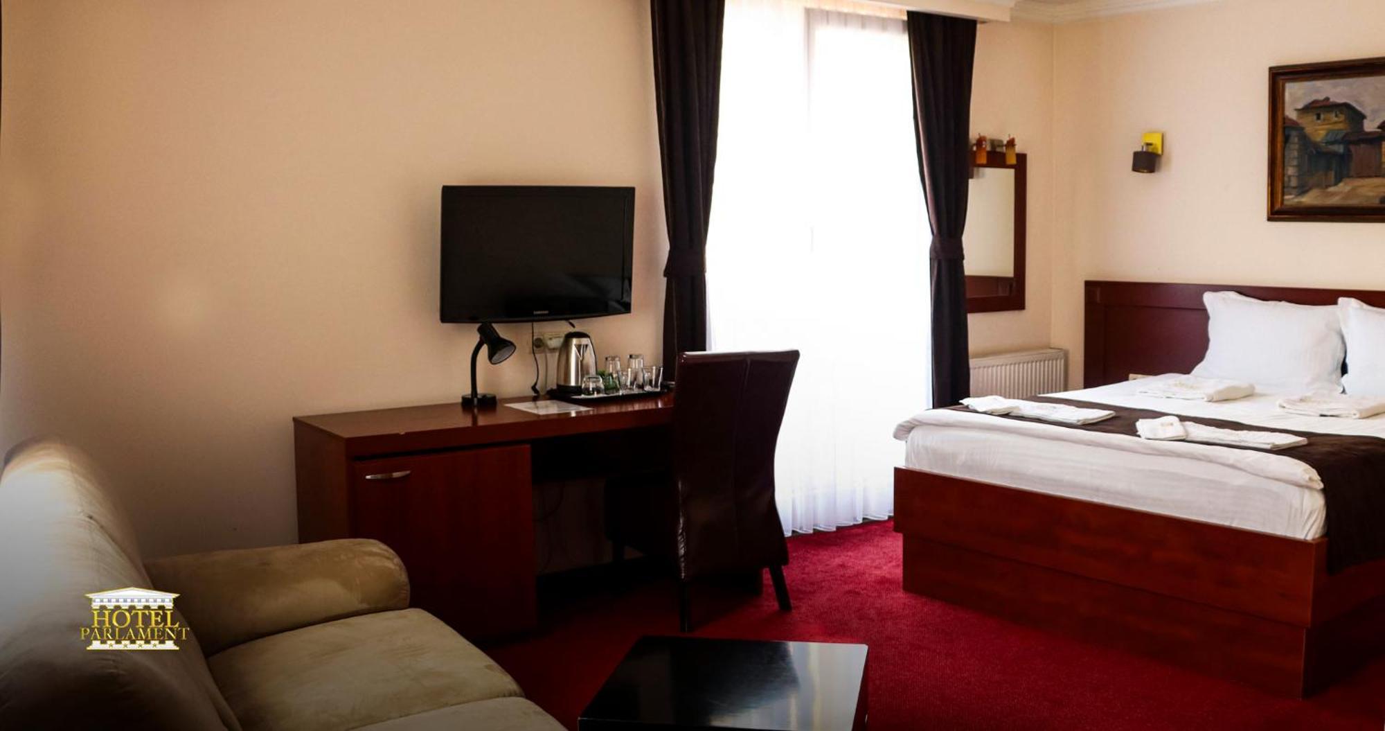 Hotel Parlament Pristina Eksteriør billede