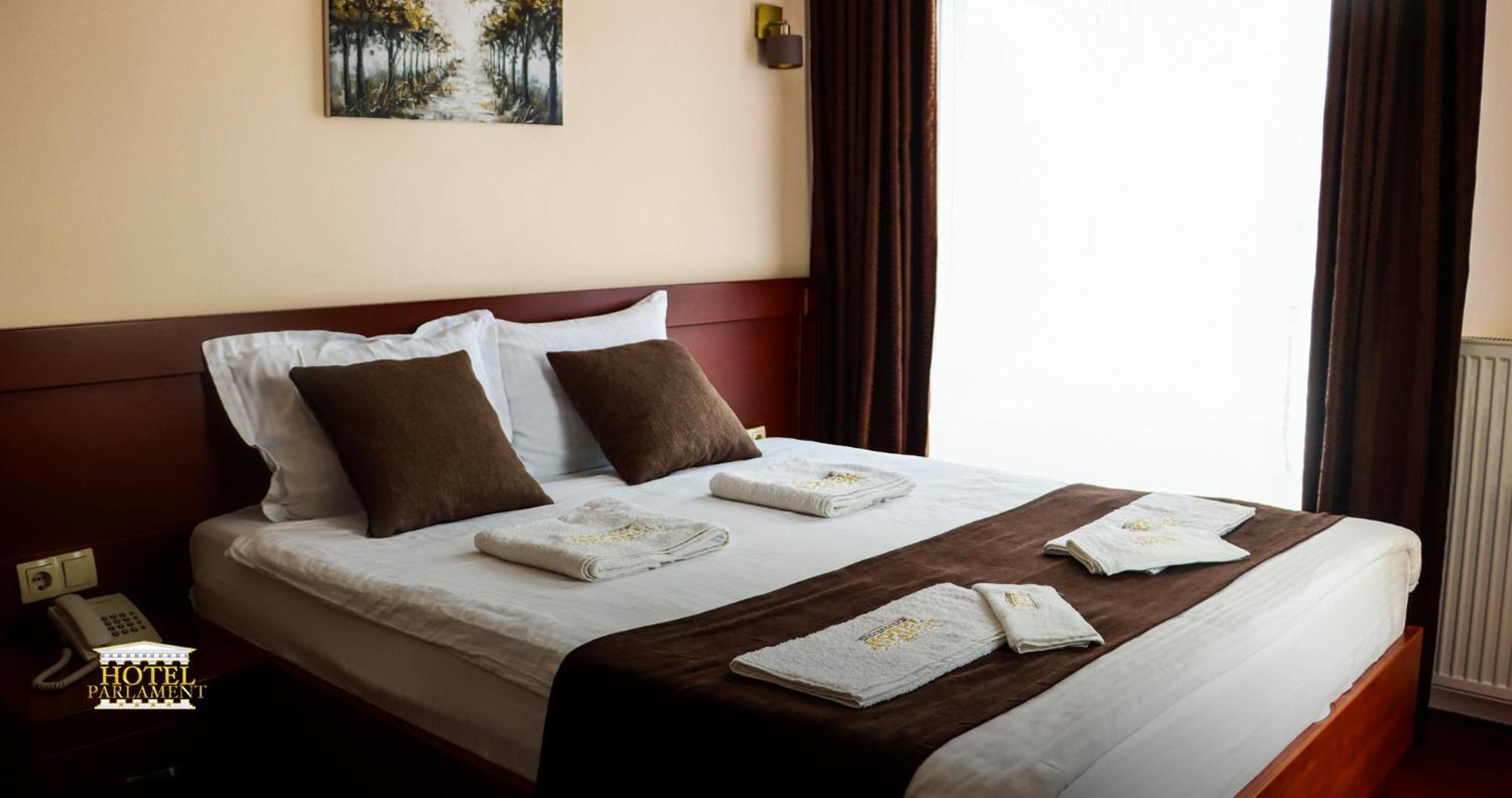 Hotel Parlament Pristina Eksteriør billede