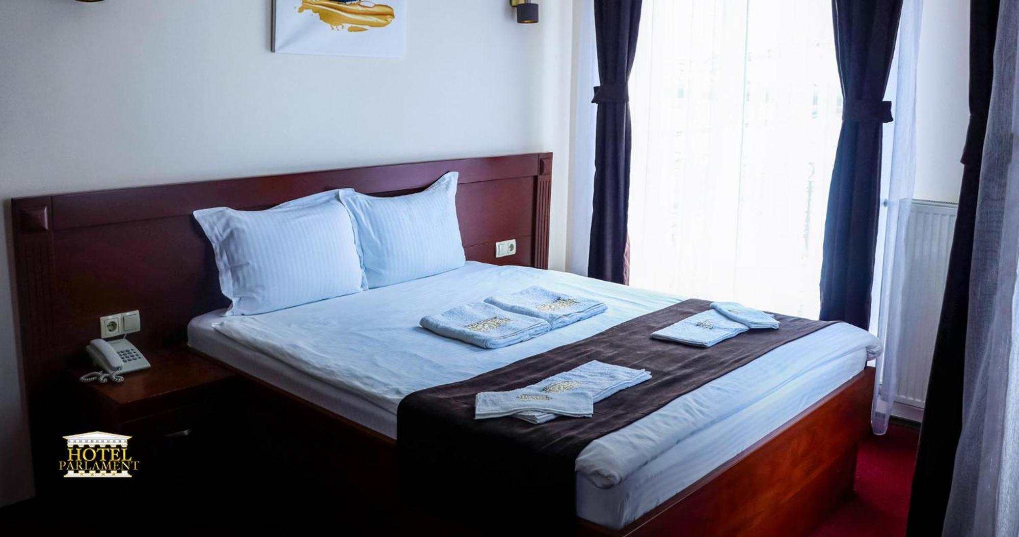 Hotel Parlament Pristina Eksteriør billede