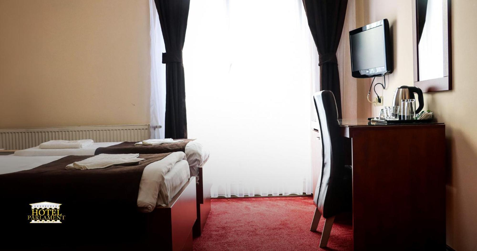 Hotel Parlament Pristina Eksteriør billede