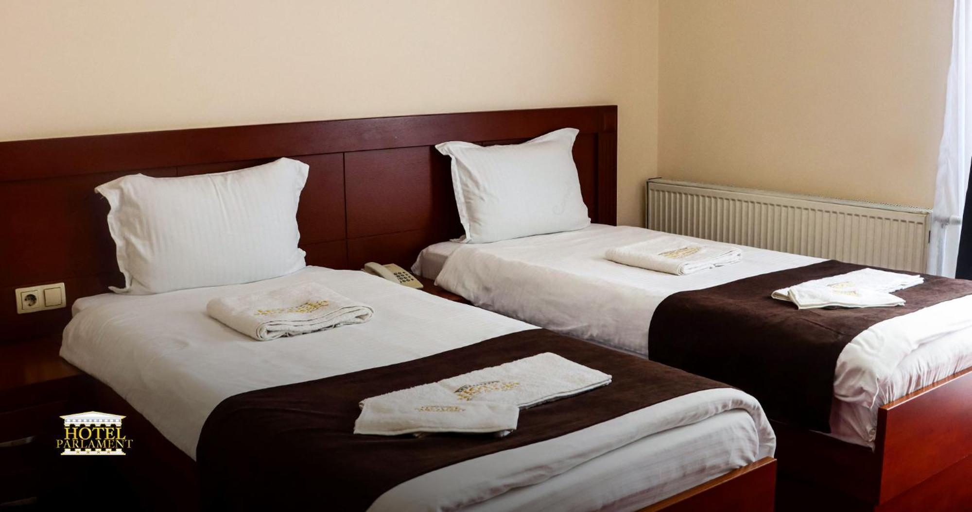 Hotel Parlament Pristina Eksteriør billede