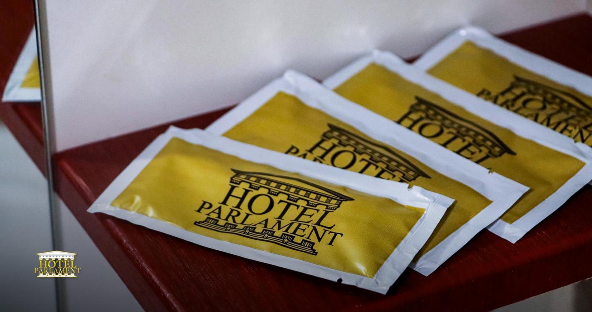 Hotel Parlament Pristina Eksteriør billede