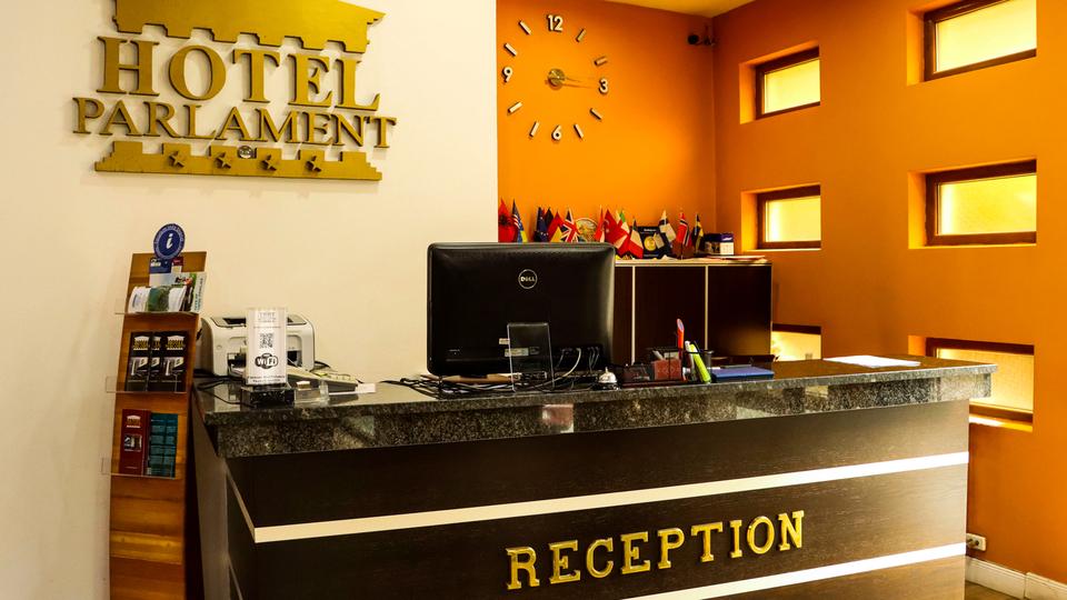 Hotel Parlament Pristina Eksteriør billede