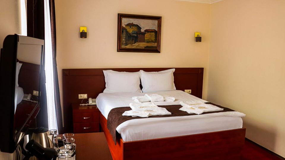 Hotel Parlament Pristina Eksteriør billede