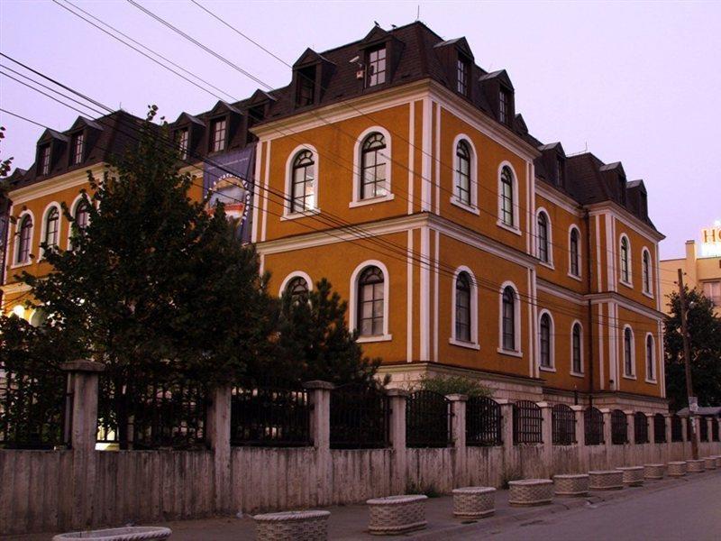 Hotel Parlament Pristina Eksteriør billede