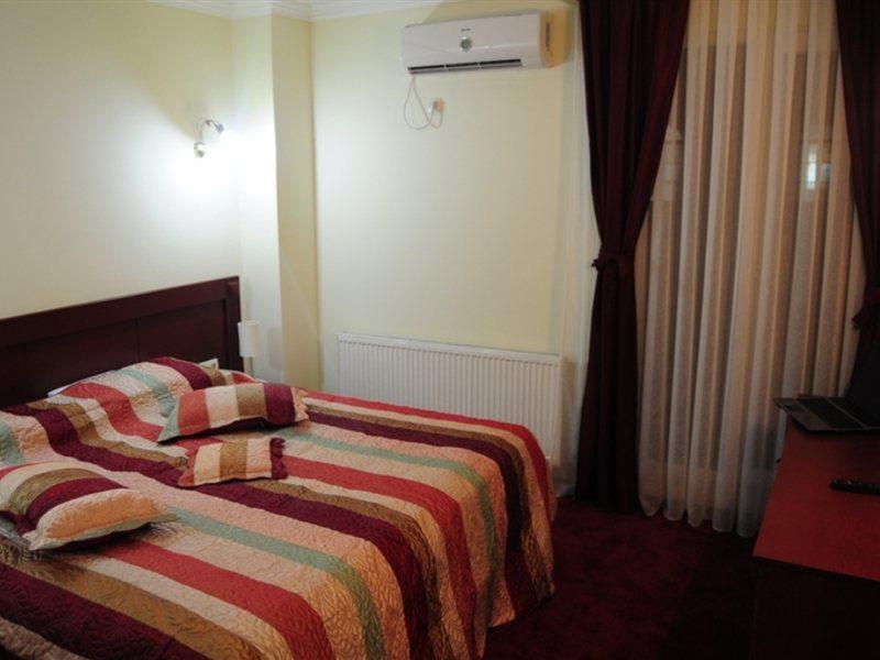 Hotel Parlament Pristina Værelse billede