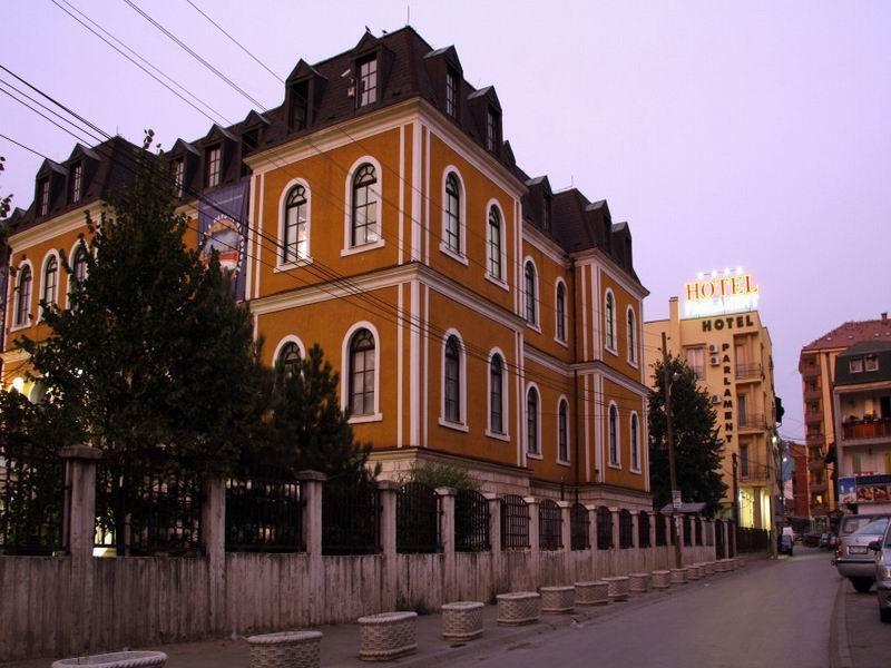Hotel Parlament Pristina Eksteriør billede